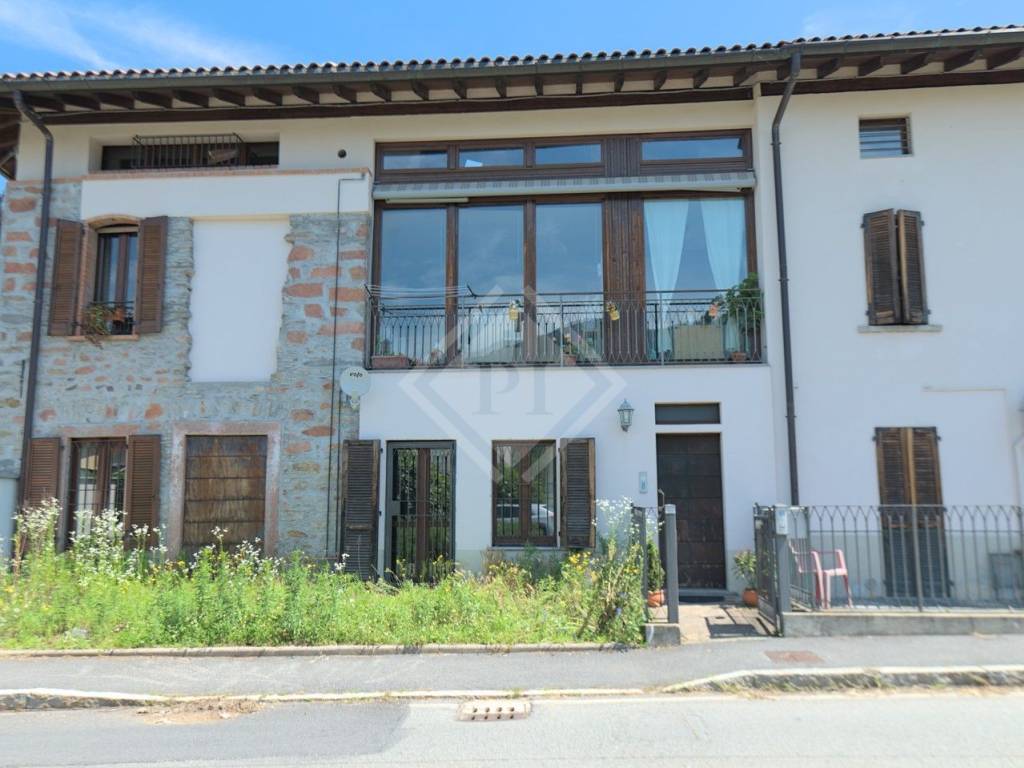 appartamento in vendita a Brinzio