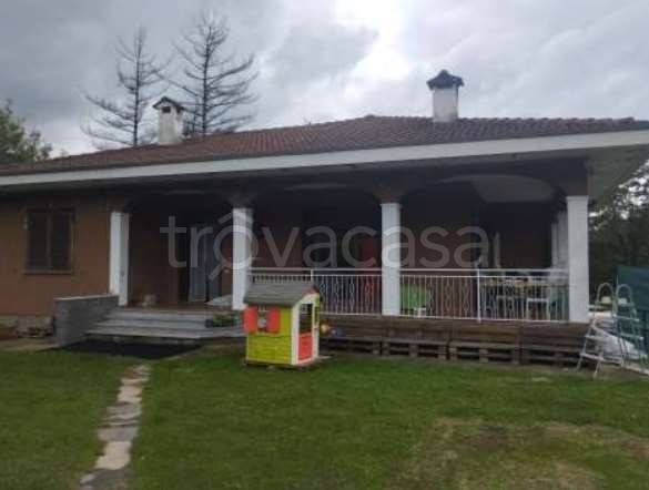 casa indipendente in vendita a Brinzio