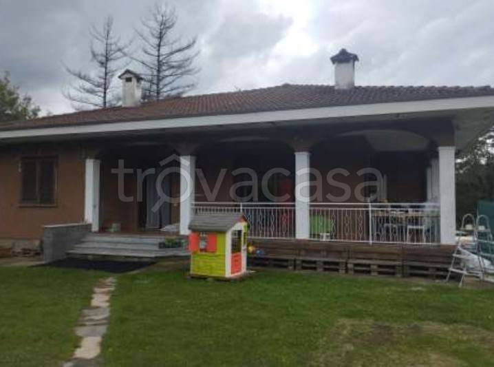 villa in vendita a Brinzio
