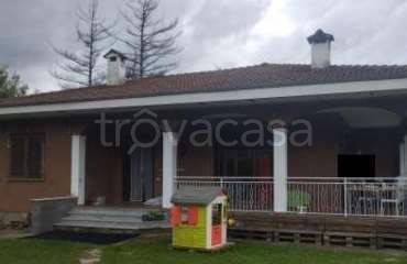 casa indipendente in vendita a Brinzio