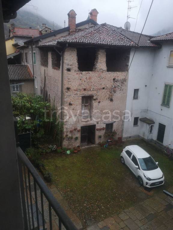 casa indipendente in vendita a Brinzio