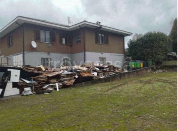 casa indipendente in vendita a Brinzio