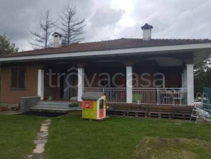 casa indipendente in vendita a Brinzio