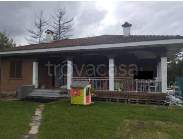 casa indipendente in vendita a Brinzio