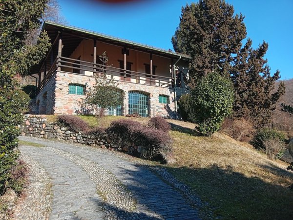 casa indipendente in vendita a Brinzio