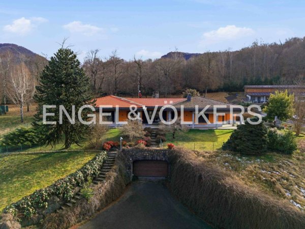 casa indipendente in vendita a Brinzio