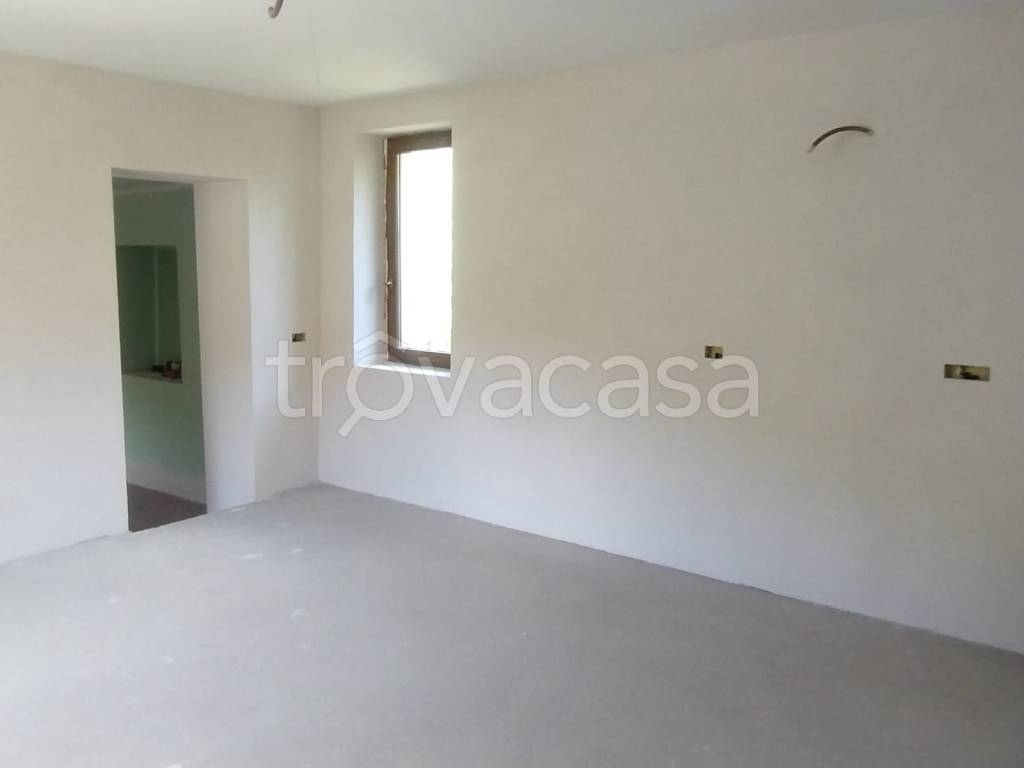 casa indipendente in vendita a Brissago-Valtravaglia in zona Motto Inferiore