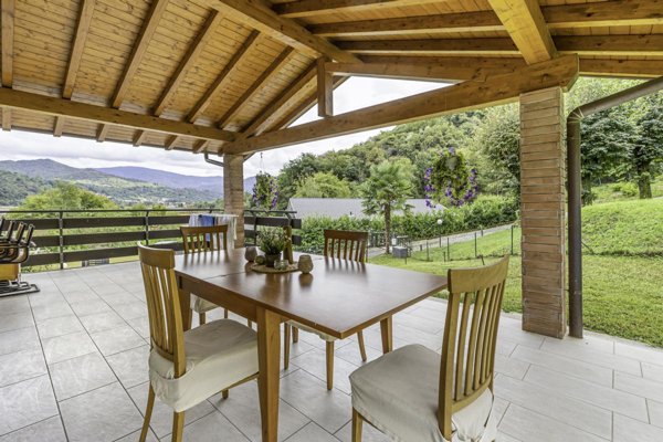 casa indipendente in vendita a Brissago-Valtravaglia