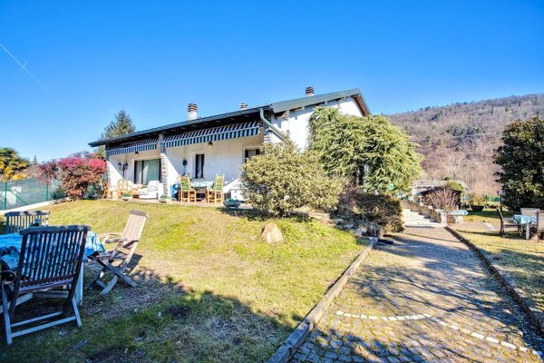 casa indipendente in vendita a Brissago-Valtravaglia