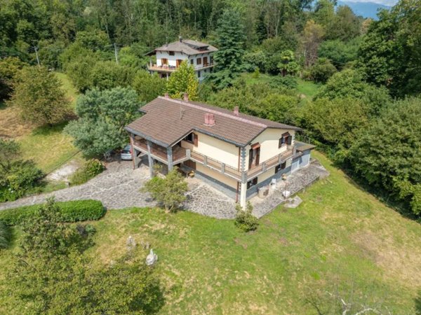 casa indipendente in vendita a Brissago-Valtravaglia