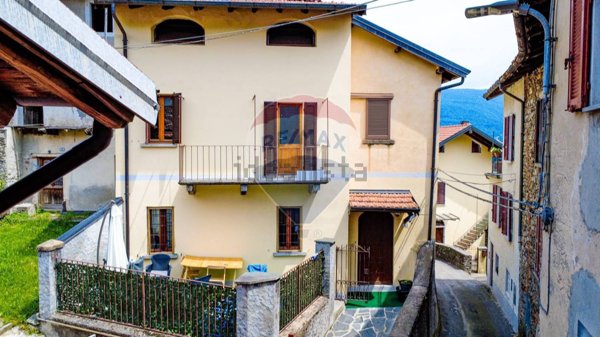 casa indipendente in vendita a Brissago-Valtravaglia