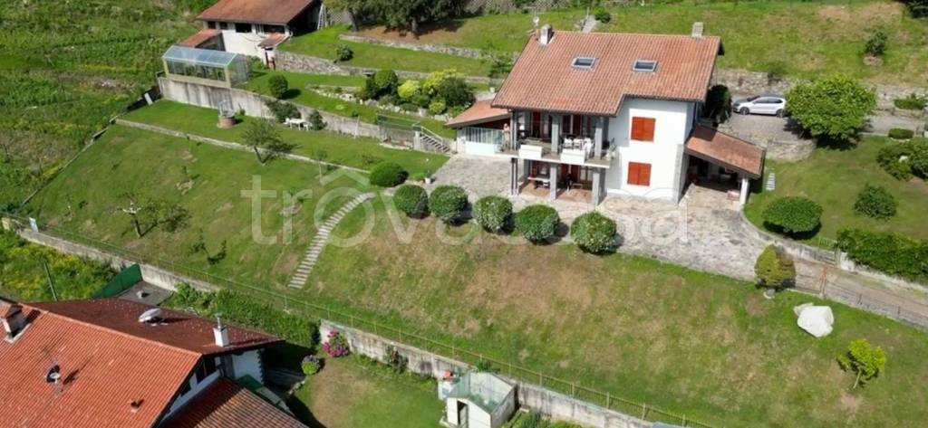 casa indipendente in vendita a Brissago-Valtravaglia in zona Roggiano
