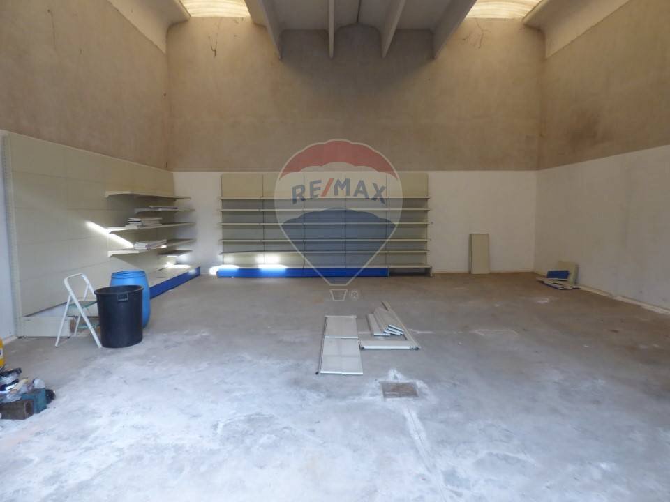 capannone in vendita a Brissago-Valtravaglia