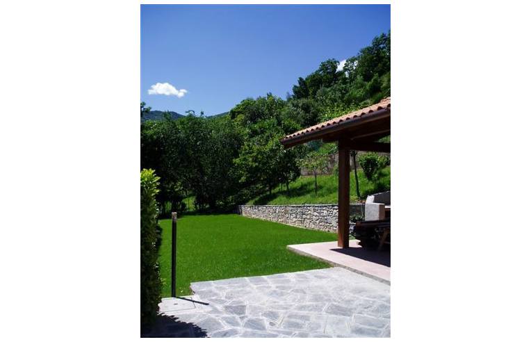 casa indipendente in vendita a Brissago-Valtravaglia in zona Roggiano