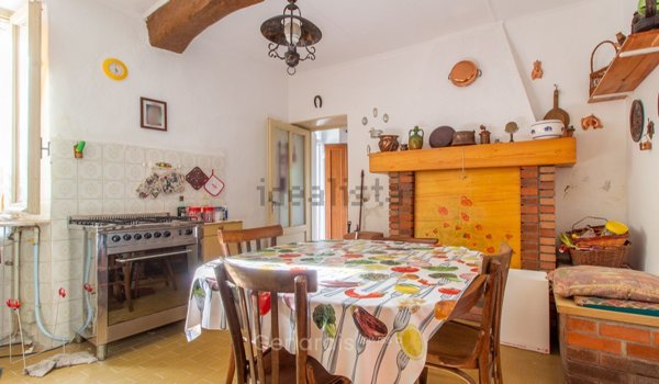 casa indipendente in vendita a Brissago-Valtravaglia in zona Roggiano