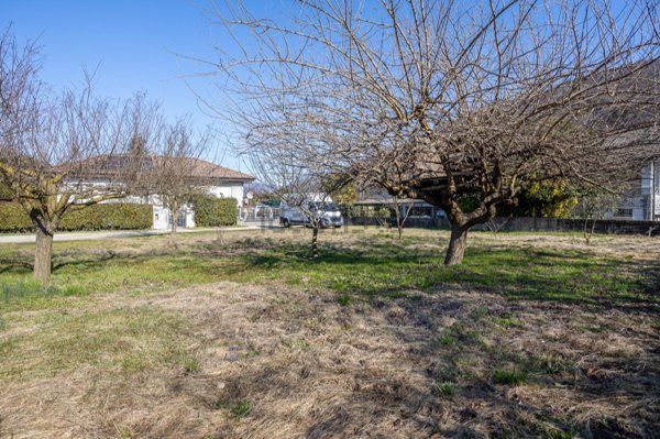 terreno edificabile in vendita a Brissago-Valtravaglia