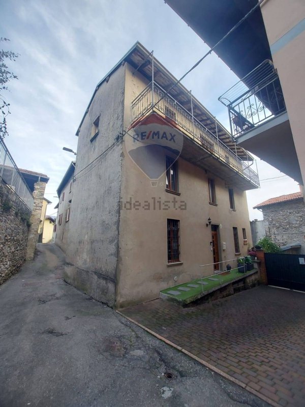 casa semindipendente in vendita a Brissago-Valtravaglia
