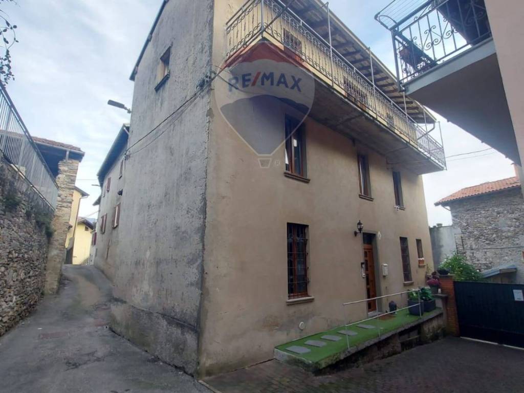 casa indipendente in vendita a Brissago-Valtravaglia