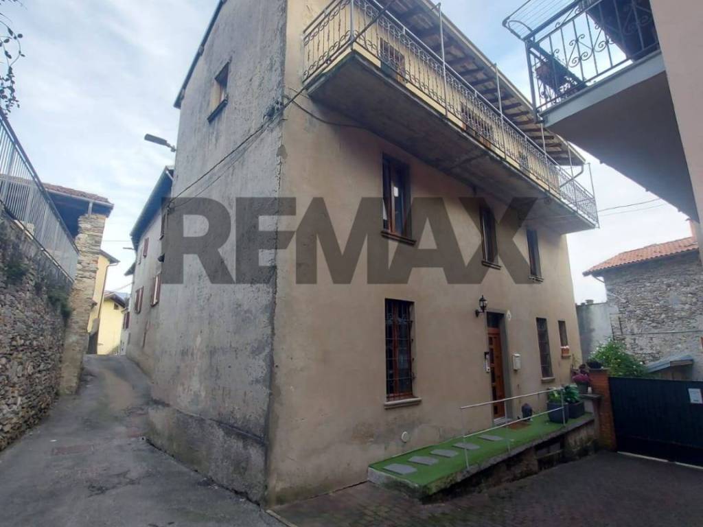 casa indipendente in vendita a Brissago-Valtravaglia