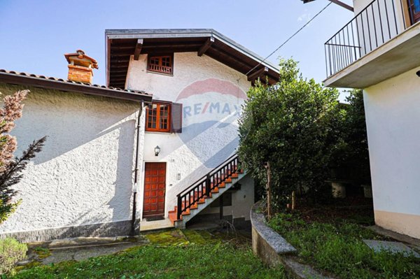 casa indipendente in vendita a Brissago-Valtravaglia
