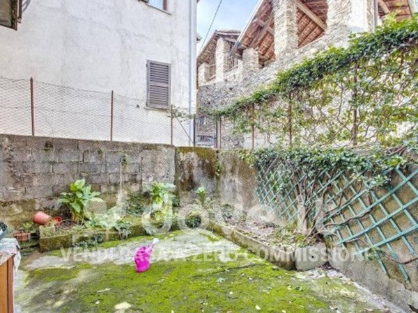 casa indipendente in vendita a Brissago-Valtravaglia