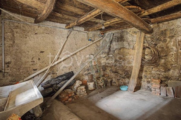 locale commerciale in vendita a Brissago-Valtravaglia