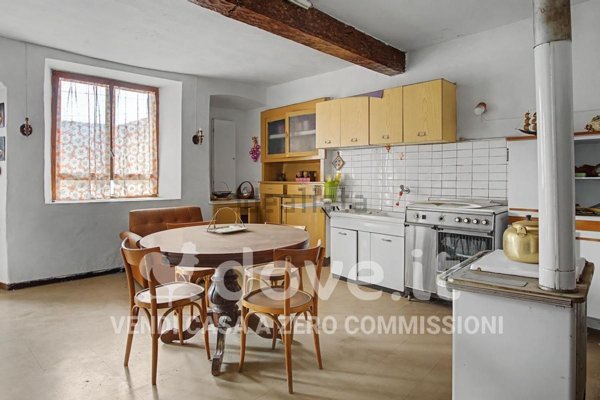 casa indipendente in vendita a Brissago-Valtravaglia