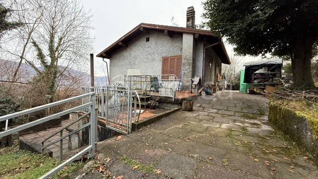 casa indipendente in vendita a Brissago-Valtravaglia