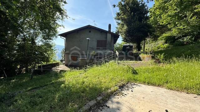 casa indipendente in vendita a Brissago-Valtravaglia