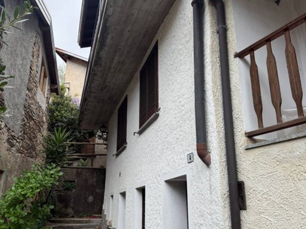 casa indipendente in vendita a Brissago-Valtravaglia