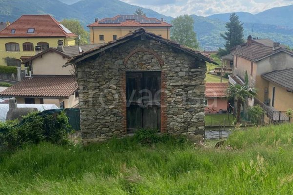 locale commerciale in vendita a Brissago-Valtravaglia