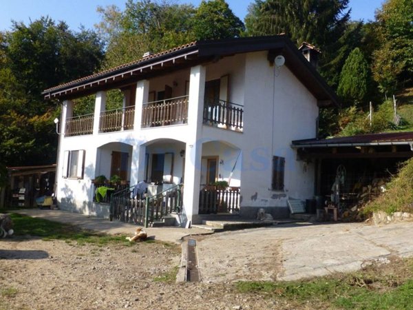 casa indipendente in vendita a Brissago-Valtravaglia