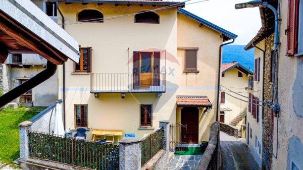 casa indipendente in vendita a Brissago-Valtravaglia