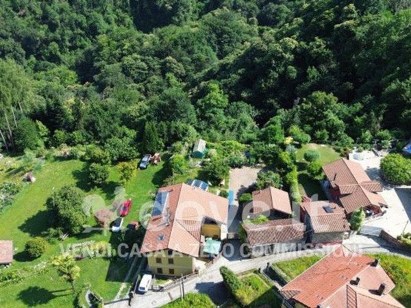 casa indipendente in vendita a Brissago-Valtravaglia in zona Motto Inferiore