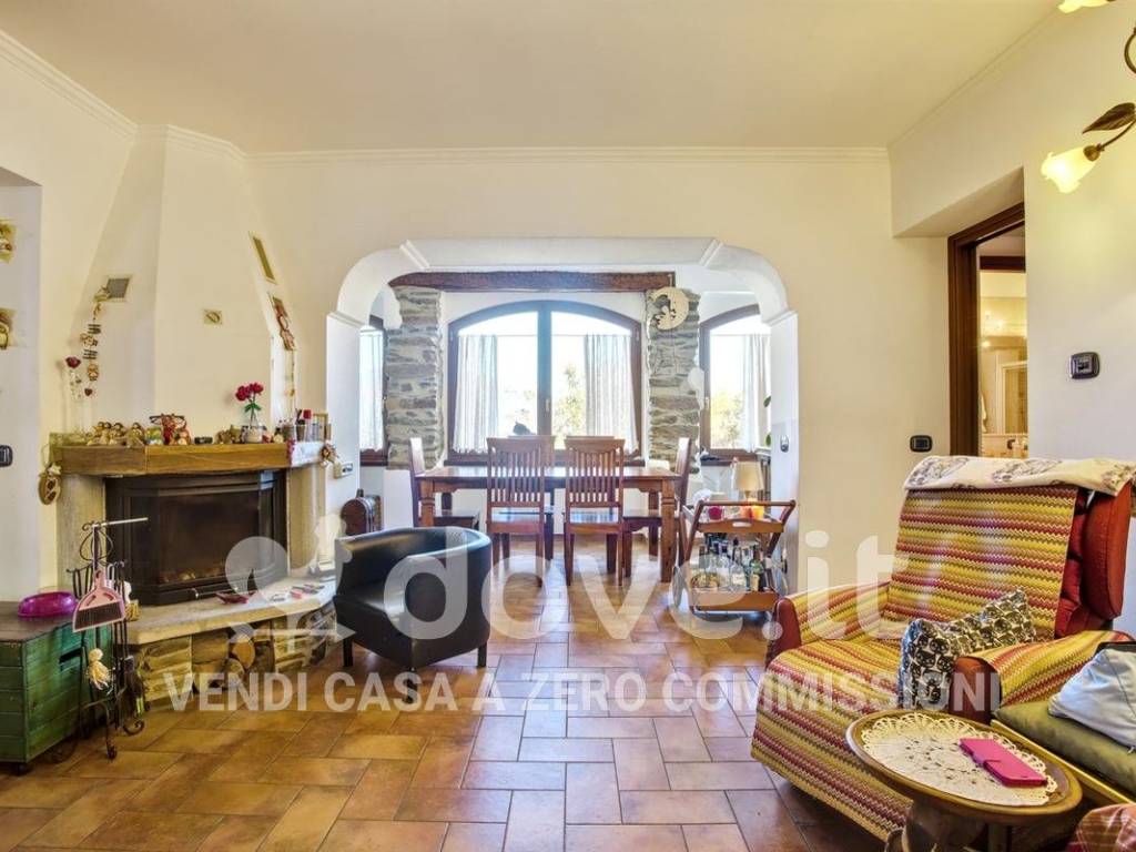 casa indipendente in vendita a Brissago-Valtravaglia in zona Motto Inferiore