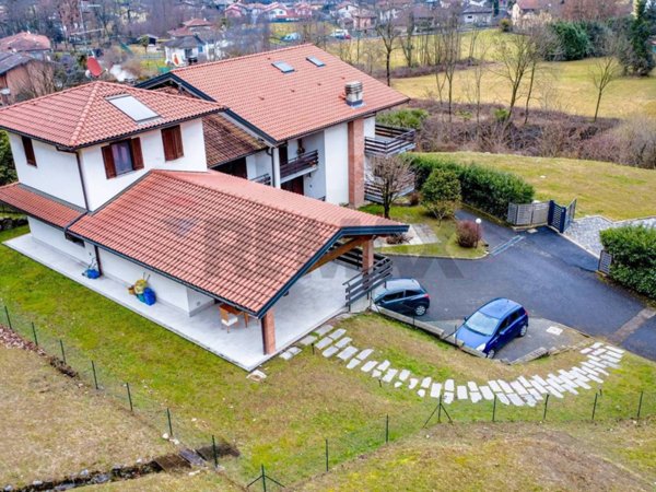 appartamento in vendita a Brissago-Valtravaglia in zona Motto Inferiore