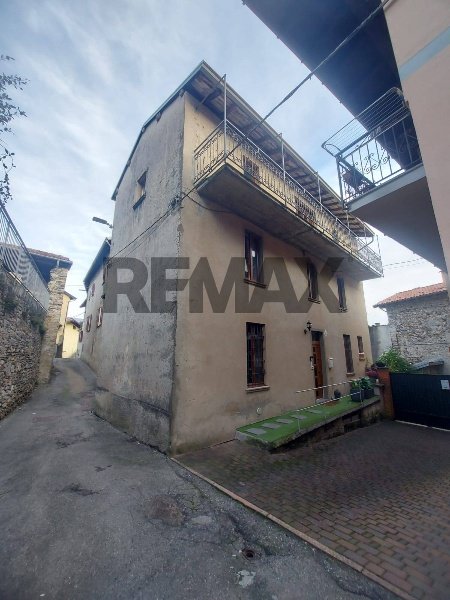 casa semindipendente a Brissago-Valtravaglia in zona Monte San Michele