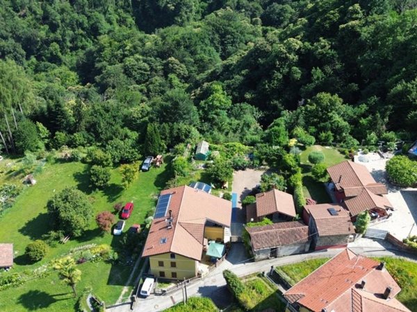casa indipendente in vendita a Brissago-Valtravaglia in zona Motto Inferiore