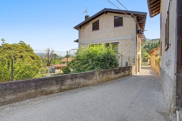appartamento in vendita a Brissago-Valtravaglia in zona Roggiano