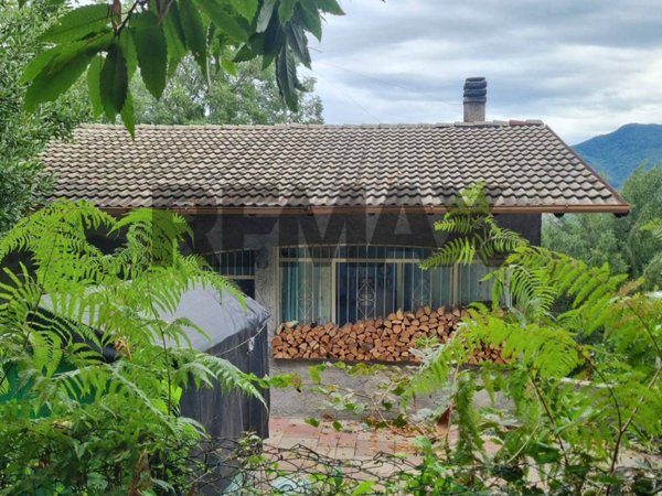 casa indipendente in vendita a Brissago-Valtravaglia in zona Monte San Michele