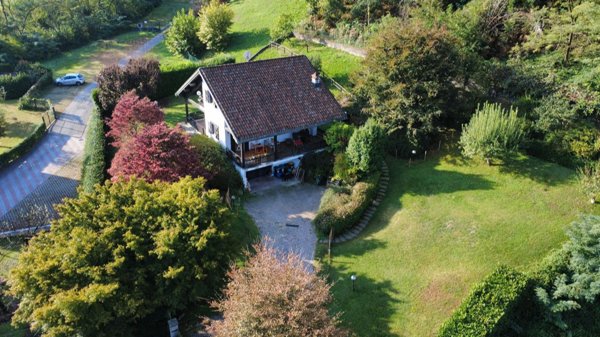casa indipendente in vendita a Brissago-Valtravaglia in zona Motto Inferiore