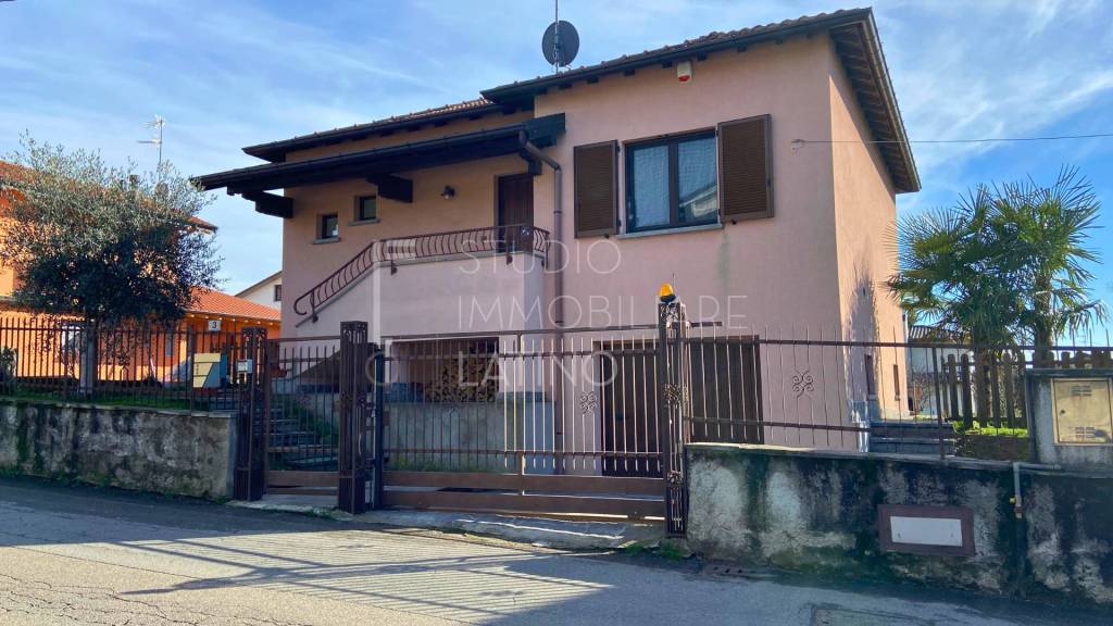 casa indipendente in vendita a Brunello
