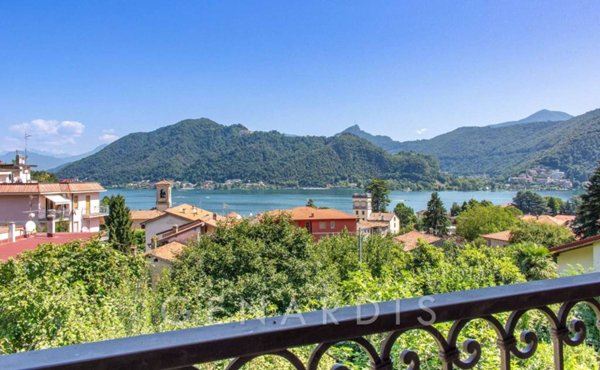 casa indipendente in vendita a Brusimpiano