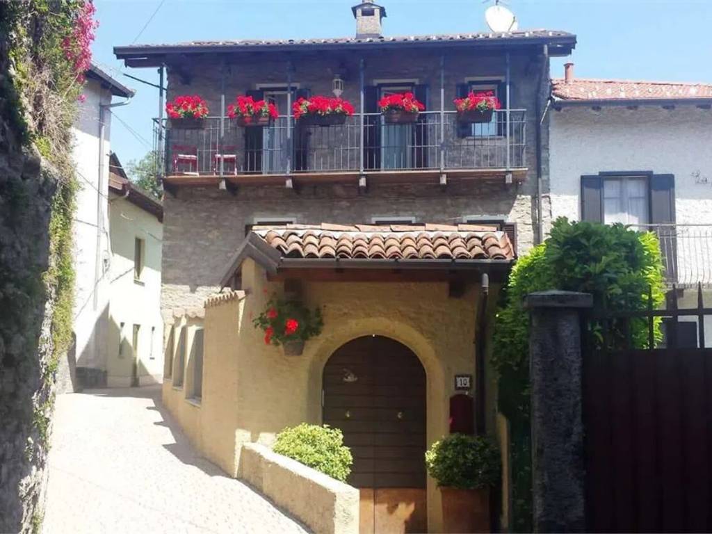 appartamento in vendita a Brusimpiano in zona Ardena