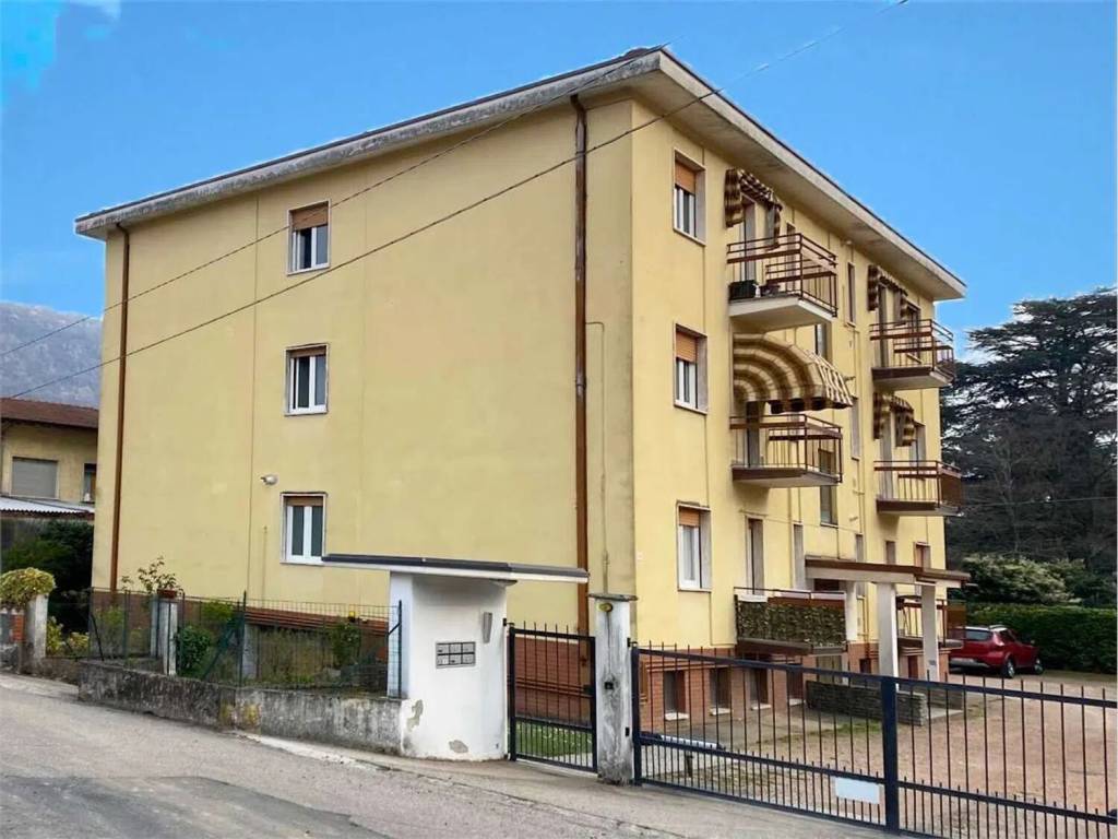 appartamento in vendita a Brusimpiano