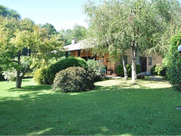casa indipendente in vendita a Brusimpiano in zona Ardena