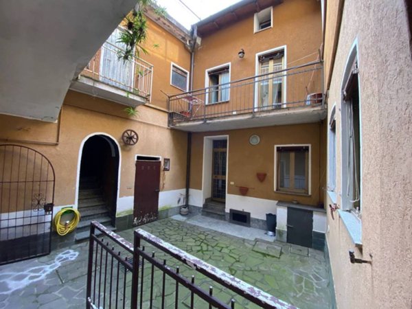 casa indipendente in vendita a Brusimpiano