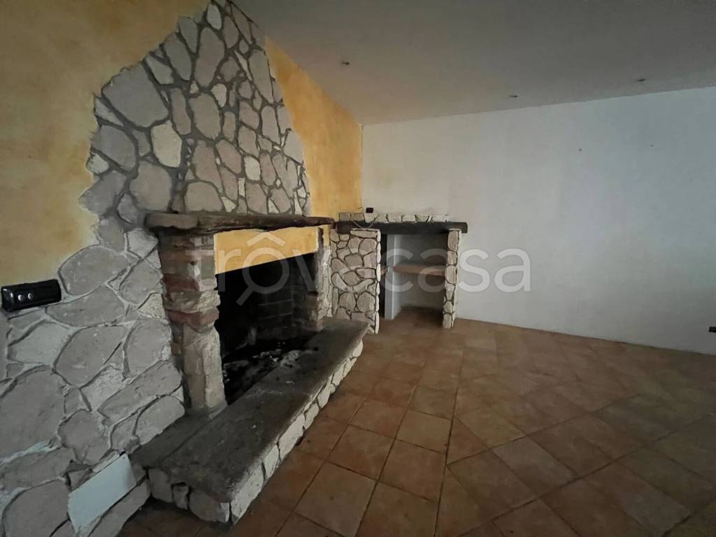 appartamento in vendita a Brusimpiano in zona Ardena