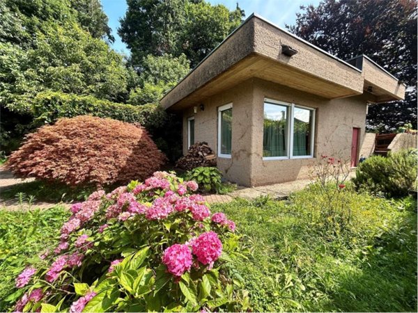 casa indipendente in vendita a Brusimpiano