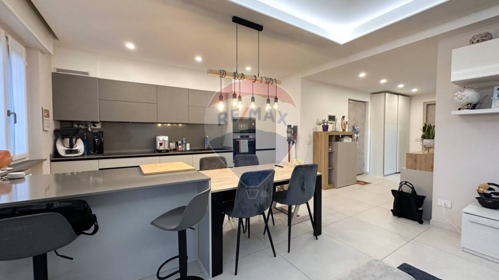 appartamento in vendita a Brusimpiano